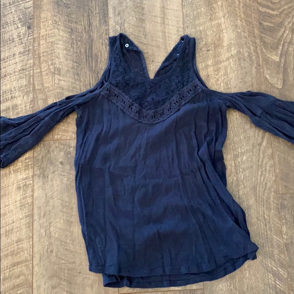 Hollister Cut Out shoulder blouse